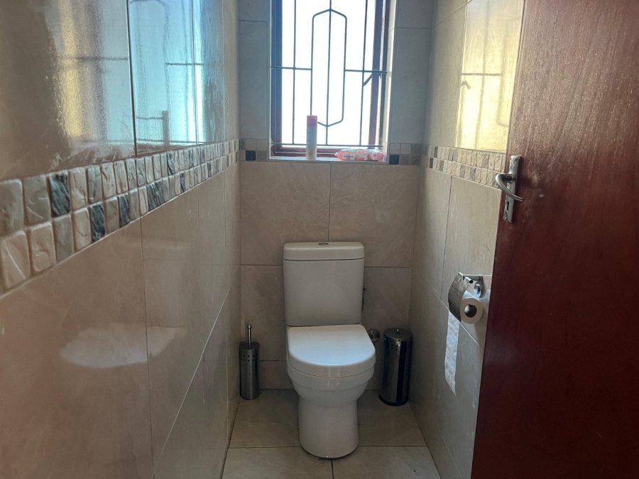 3 Bedroom Property for Sale in Browns Farm Western Cape